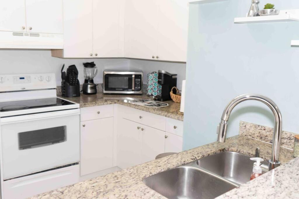 Newly Renovated Condo 5 Min From Airport Miami Exterior photo