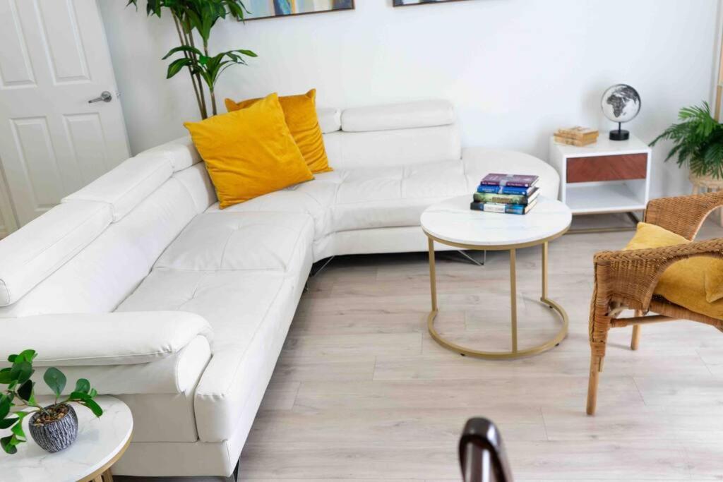 Newly Renovated Condo 5 Min From Airport Miami Exterior photo