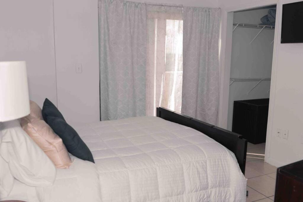 Newly Renovated Condo 5 Min From Airport Miami Exterior photo