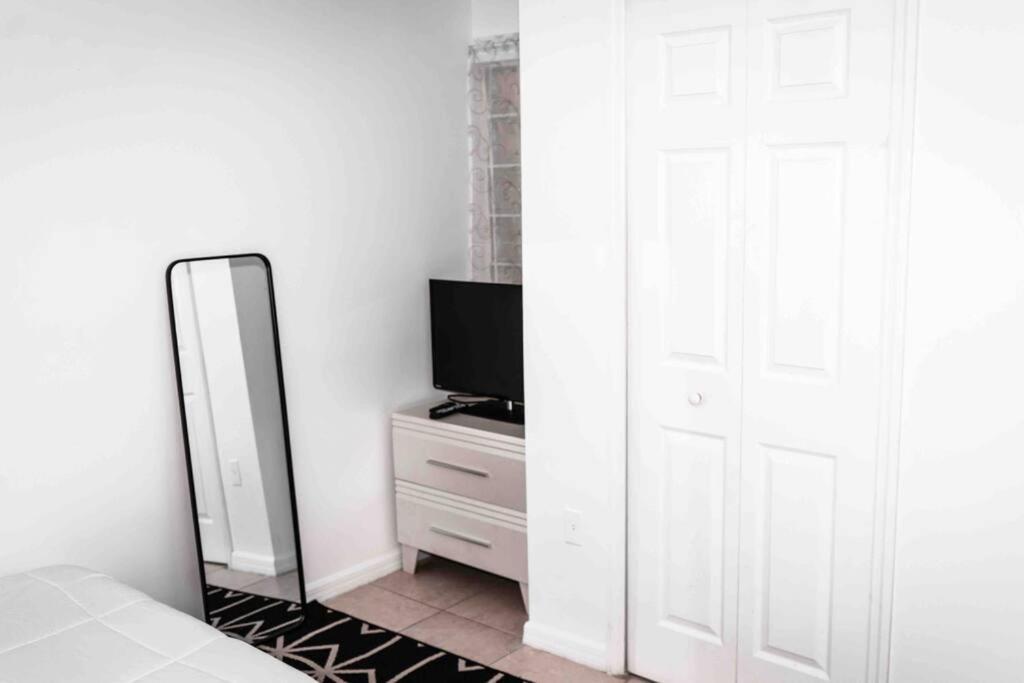 Newly Renovated Condo 5 Min From Airport Miami Exterior photo