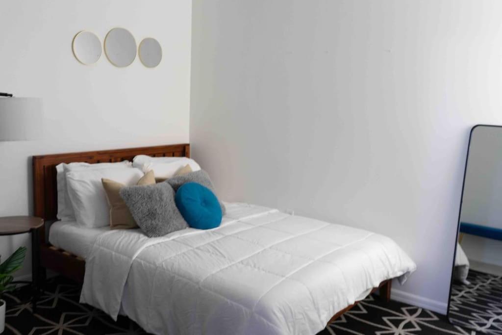 Newly Renovated Condo 5 Min From Airport Miami Exterior photo