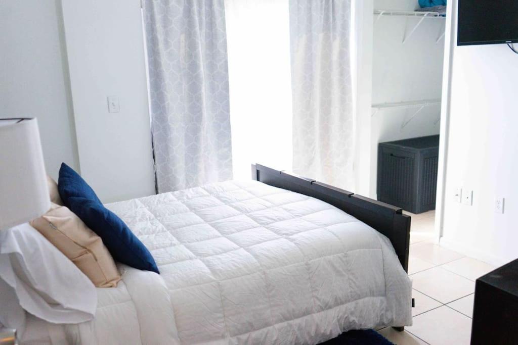 Newly Renovated Condo 5 Min From Airport Miami Exterior photo